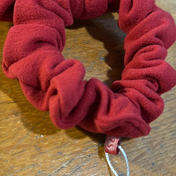 Lululemon scrunchie with bows - red - Picture 2 of 2